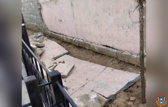 В Азове обрушилась стена смотровой площадки