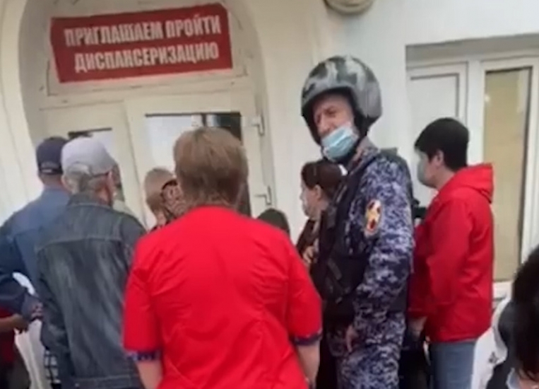 Из-за агрессивных пациентов медикам ЦГБ Донецка пришлось вызвать полицию и Росгвардию