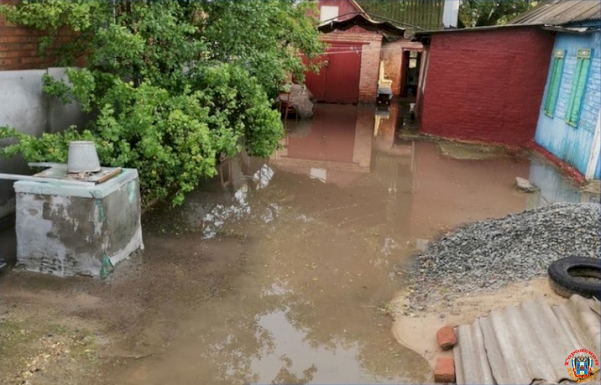 Целый поселок затопило в Ростовской области после ливня