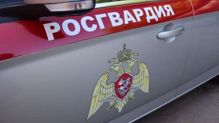Росгвардейцы задержали пьяного дебошира в магазине Севастополя