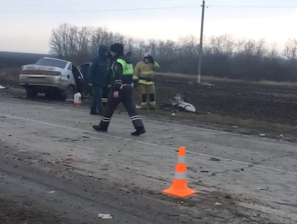 Появилось видео с места аварии школьного автобуса в Ростовской области