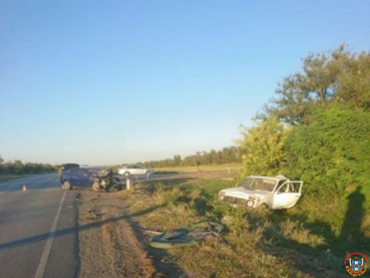 На трассе Волгоград - Сальск водители двух легковушек пострадали в ДТП