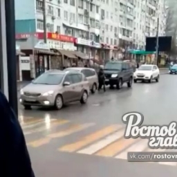 Ростовчан прокатили в автобусе с открытой дверью