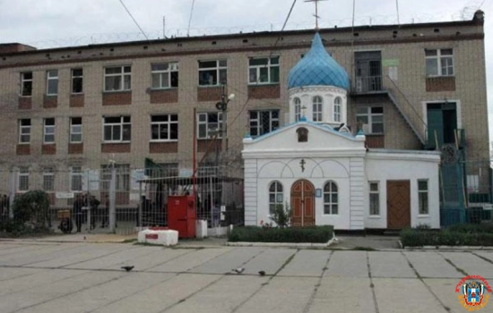Экс-начальника колонии в Ростовской области осудят за незаконное производство ножей, кинжалов и шашек