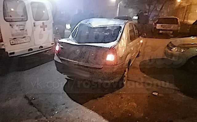 В Ростове мужчина выпал из окна на припаркованный Renault и выжил