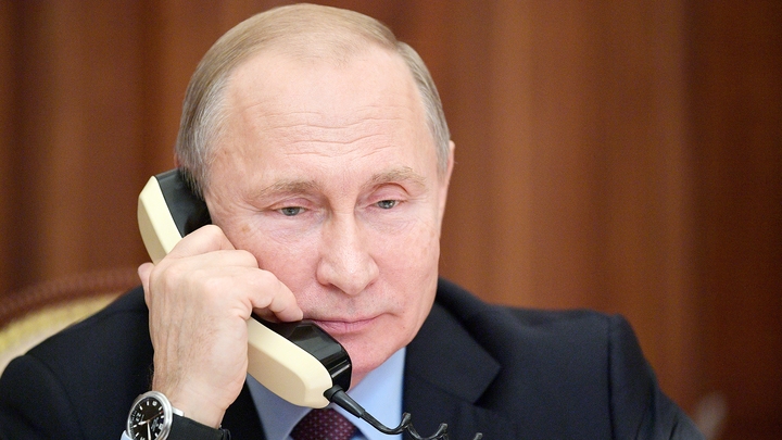 Путин, Меркель и Макрон поговорили по телефону