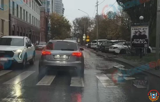 Канализационные реки второй день текут на Береговой