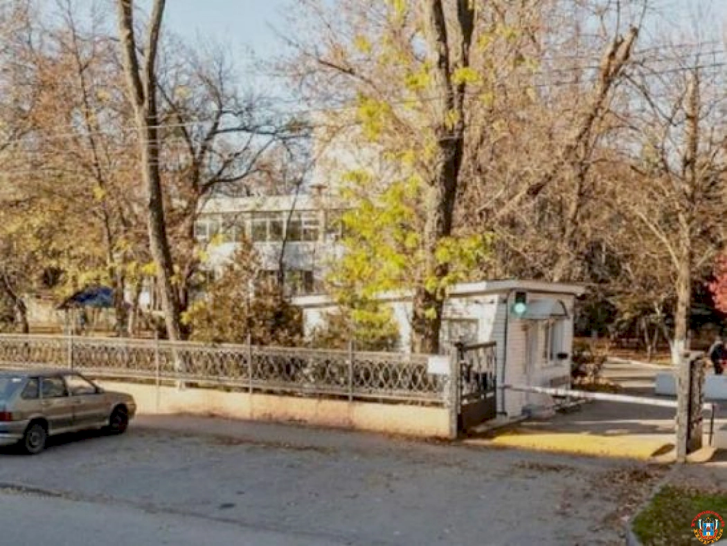 На ремонт забора госпиталя МВД в Ростове из бюджета страны выделят 3 млн рублей