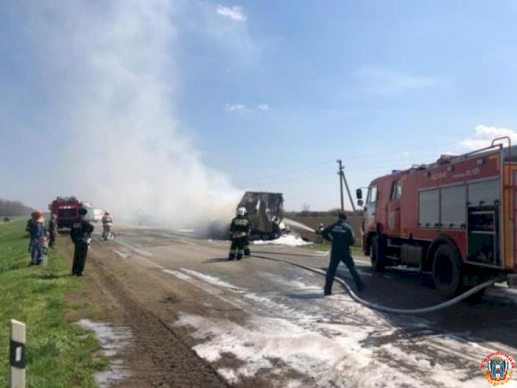 На трассе Ростов - Ставрополь сгорел грузовой полуприцеп