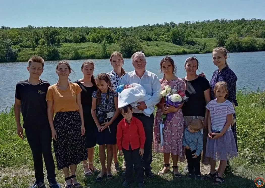 Президент присвоил звание &laquo;Мать-героиня&raquo; жительнице Новошахтинска, воспитавшей одиннадцать детей