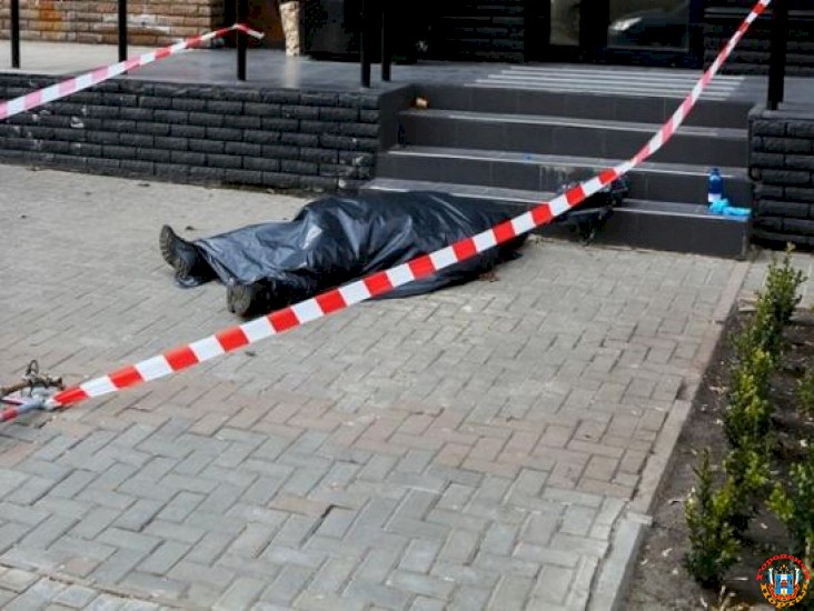 В Пролетарском районе Ростова посреди улицы скончался пожилой мужчина