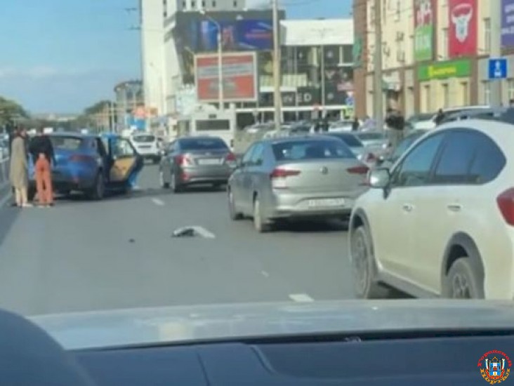 В Ростове водитель «Порше» столкнулся с «Мерседесом» и скрылся с места ДТП