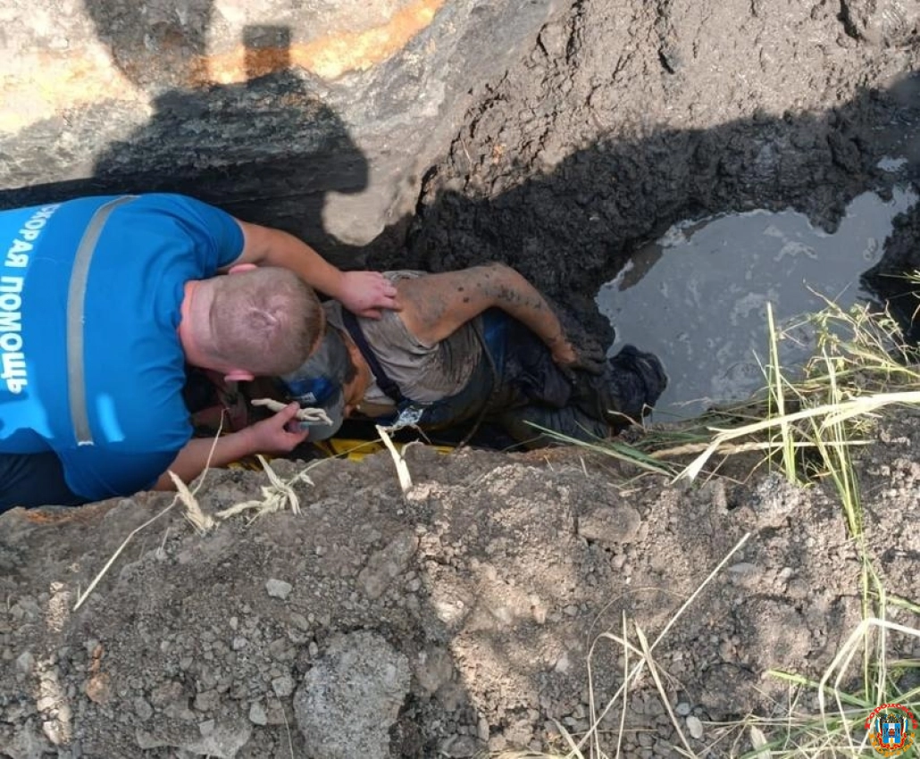 В Ростове мужчину при проведении работ засыпало грунтом в траншее