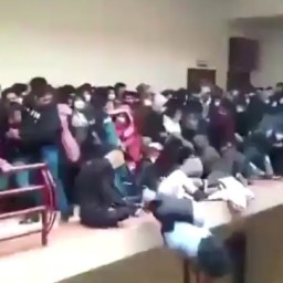 Пять человек погибли из-за сломавшихся перил в боливийском университете