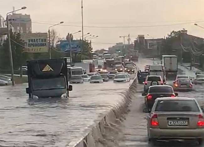 В Ростове будут закрывать движение по Малиновского во время сильных дождей