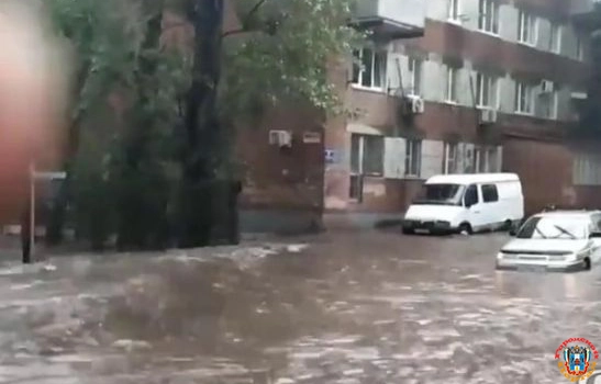 Улица Тульская в Ростове превратилась в полноводную реку