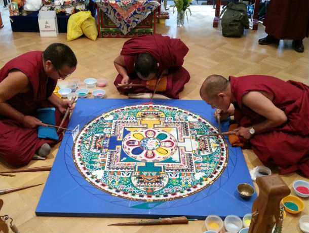 Тибетские монахи семь дней будут создавать в Ростове мандалу Ваджрасаттвы