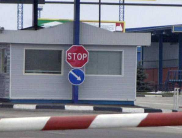 Полный автомобиль автозапчастей за взятку пытался вывести украинец в Ростовской области