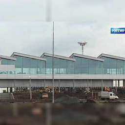 На подъезде к аэропорту "Платов" началась укладка асфальта