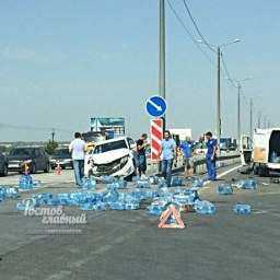 Тонны воды в жаркий денек вызвали пробку со стороны Чалтыря под Ростовом