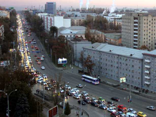 Чиновники "обрадовали" автолюбителей Ростова новыми дикими пробками в центре города