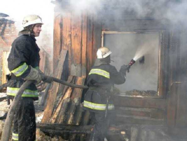 Серьезные ожоги получил мужчина при пожаре в летней кухне Ростовской области
