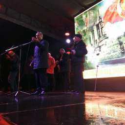 Ростовчанин сделавший капсулу времени 50 лет назад, снова взял ее в руки