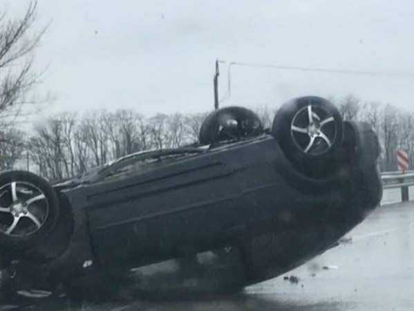 Двое мужчин попали в больницу после аварии под Ростовом