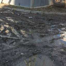 В грядку для будущего огорода превратили зарвавшиеся ремонтники дорогу к жилому дому в Ростове