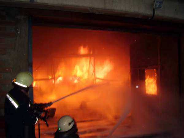 Под Ростовом при пожаре на складе пострадал мужчина