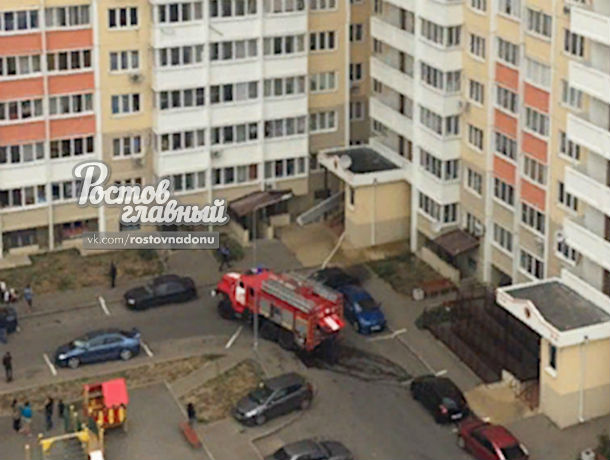 Адское пламя в шахте лифта заблокировало в квартирах многоэтажки многих жителей в Ростове Адское пламя в шахте лифта заблокировало в квартирах многоэтажки многих жителей в Ростове