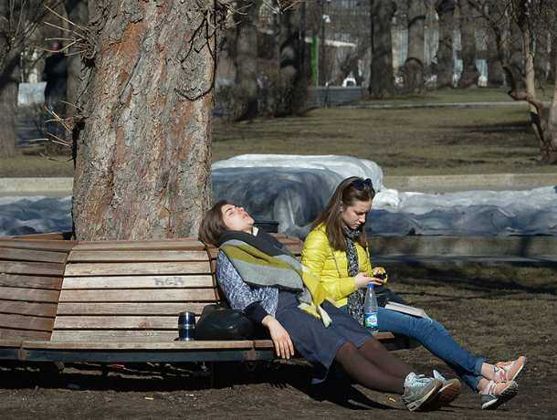 По-летнему теплая с легким освежающим ветерком погода ожидает жителей Ростова в эту среду