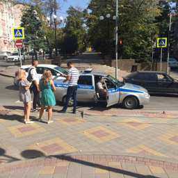 Сотрудники ДПС плевали на правила дорожного движения, собирая мзду с пешеходов в Ростове