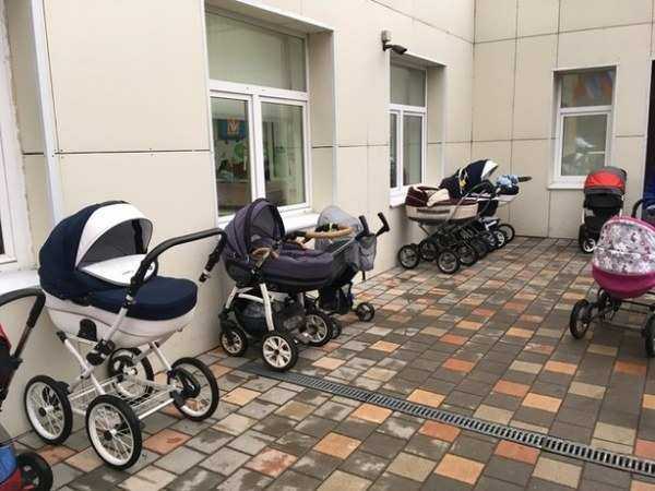 Желающая поиграть в "дочки-матери" 40-летняя жительница Ростова нагло увезла припаркованную детскую коляску