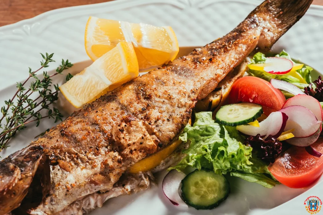 Форель, запеченная с овощами