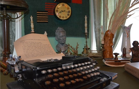 Увидеть экспонаты музея и памятник писателю Виталию Закруткину могут гости Ростовской области