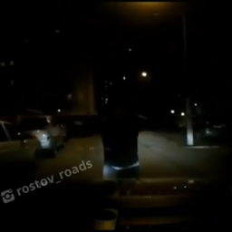 Пьяный ростовчанин бросился под машину, чтобы спровоцировать аварию