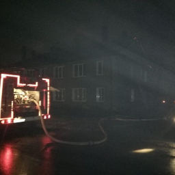 В Гуково ночью тушили пожар в многоквартирном доме