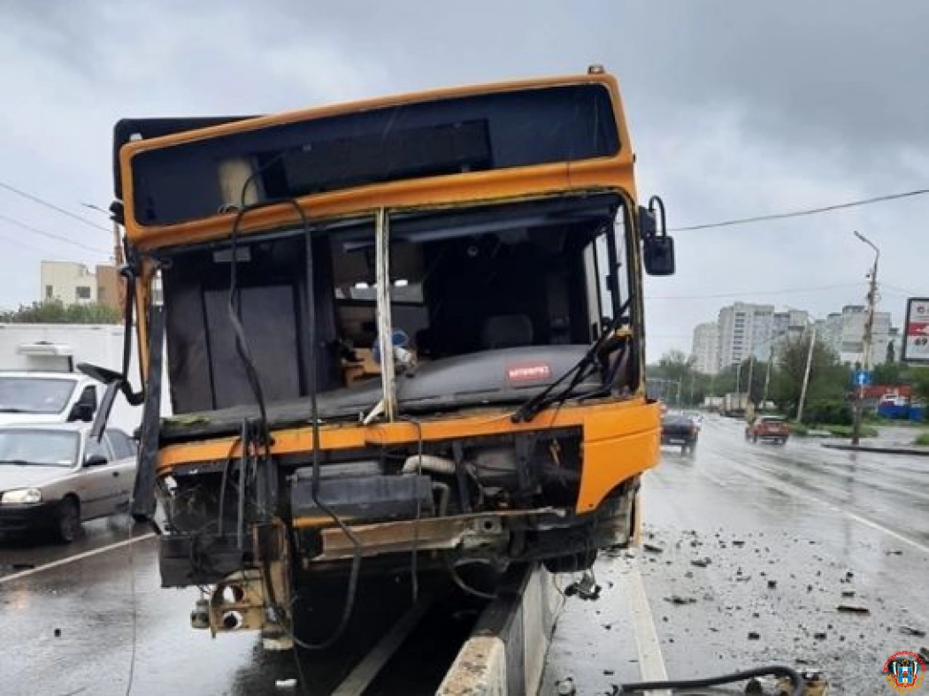 На Малиновского в Ростове разбился автобус