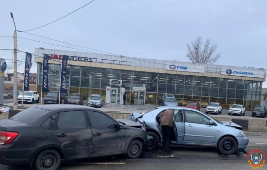 В больницу попала 9-летняя девочка после тройного ДТП в Ростове