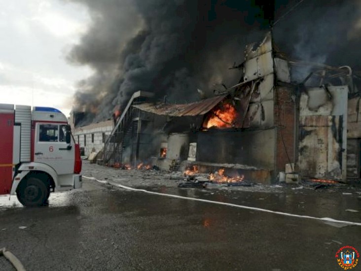 Пожару на складе на улице Вавилова в Ростове присвоен четвертый ранг опасности