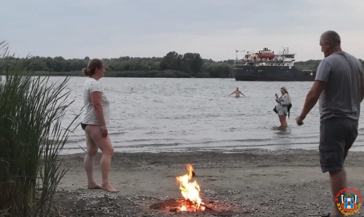 В Кумженской роще ростовчане жгут костры, несмотря на сильный ветер и сухую погоду