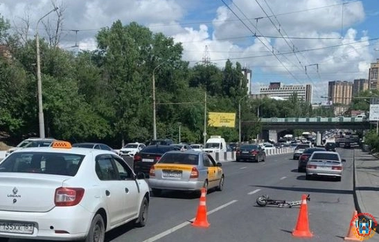В Ростове 45-летний самокатчик скончался после ДТП с иномаркой