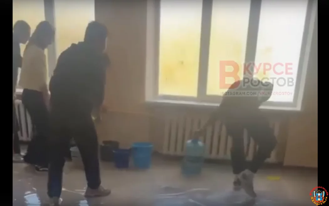 В гимназии №46 прорвало трубу