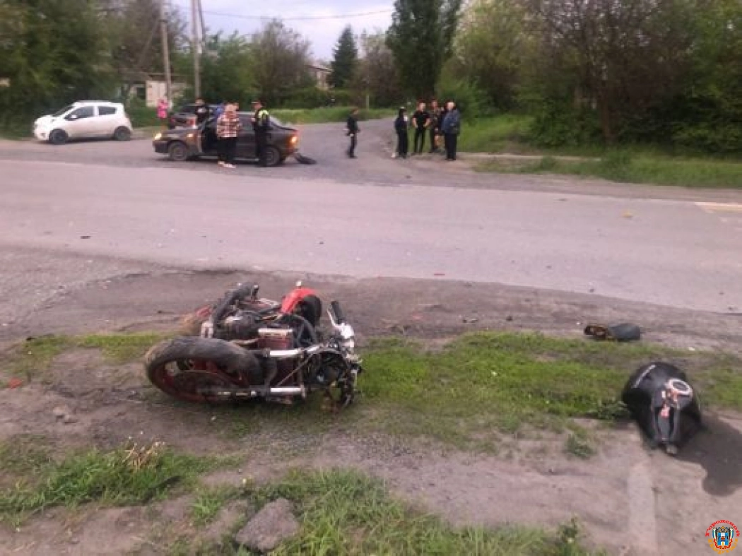 В Шахтах пассажир мотоцикла погиб в аварии с легковушкой