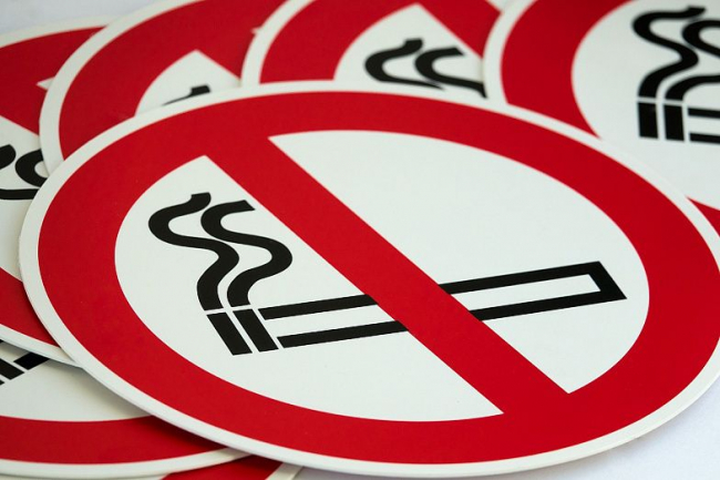 Новые правила: можно ли теперь курить на балконе собственной квартиры?