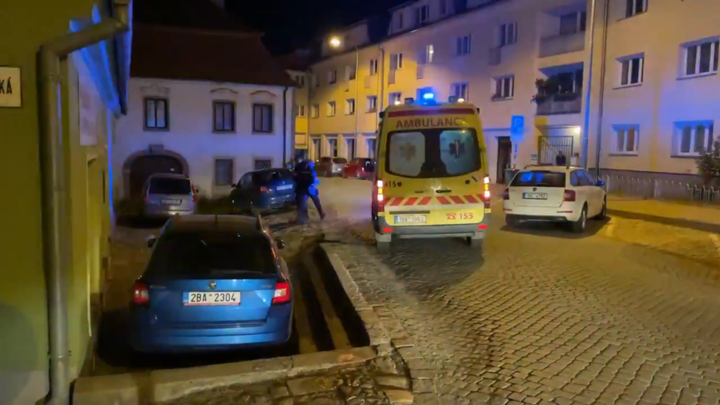 В чешском городке мужчина ранил топором шесть человек