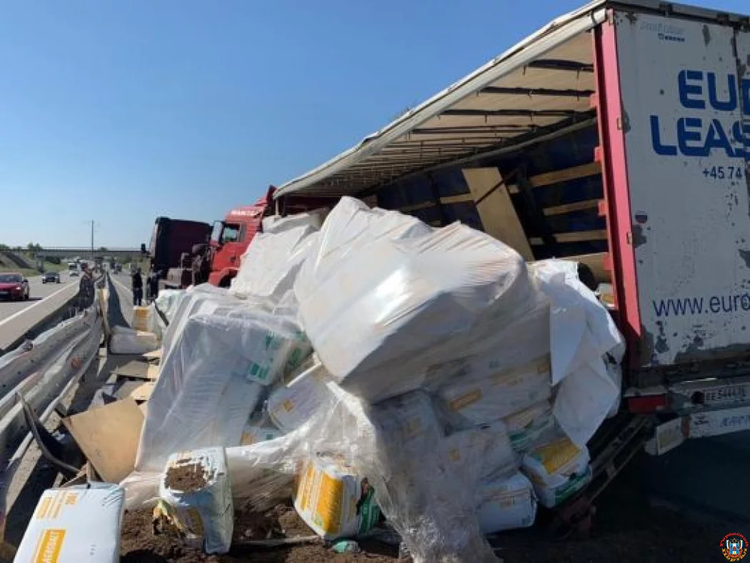 На трассе М-4 &laquo;Дон&raquo; столкнулись две фуры