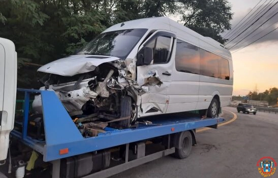 В ДТП с маршруткой на трассе М-4 «Дон» в Ростовской области пострадала женщина