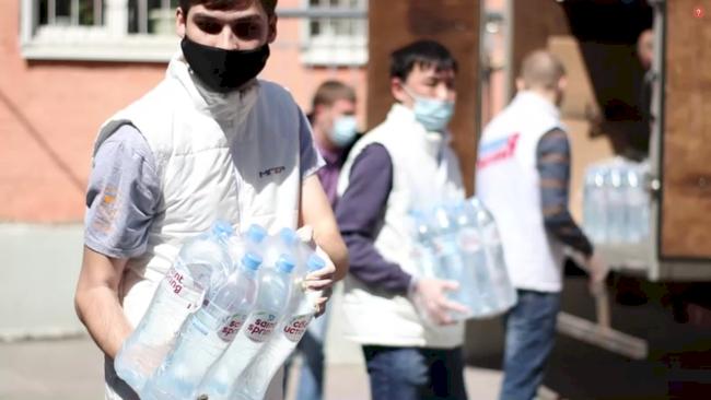 В Ростовской области волонтеры уже два месяца оказывают помощь жителям и врачам